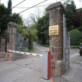 Automatic Traffic Barrier Gate for Vehicle Access With 6 Meters Boom